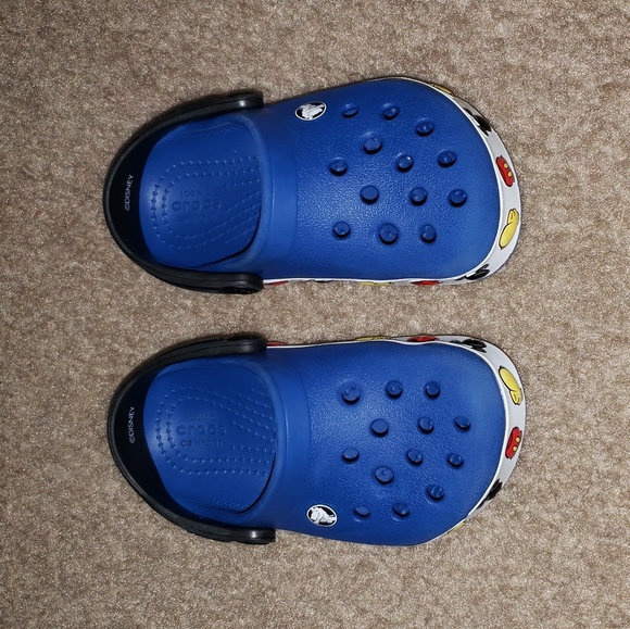 size c7 crocs